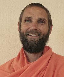 Swami Chidrupananda Giri
