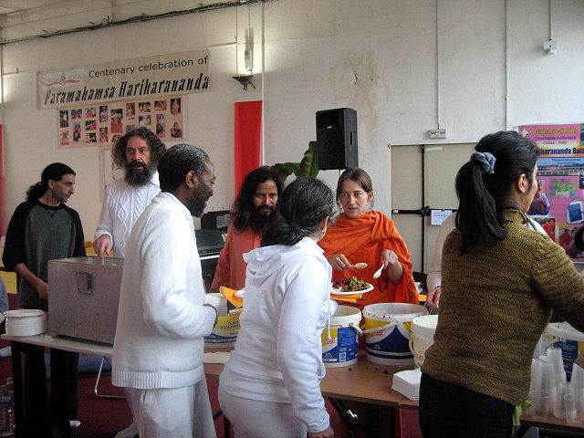 repas lors du Centenaire de Paramahamsa Hariharananda en mars 2007